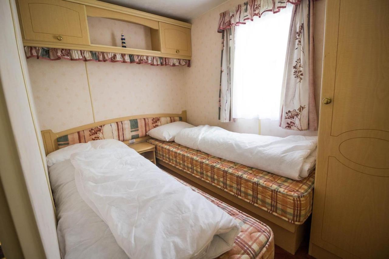Hotel 6 Berth Caravan With Decking Nearby Heacham Beach In Norfolk Ref 21047A Exterior foto