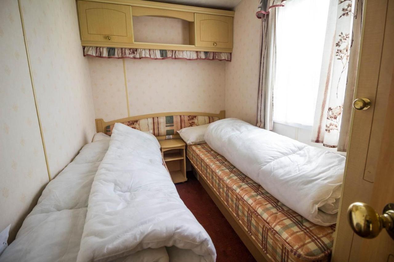 Hotel 6 Berth Caravan With Decking Nearby Heacham Beach In Norfolk Ref 21047A Exterior foto