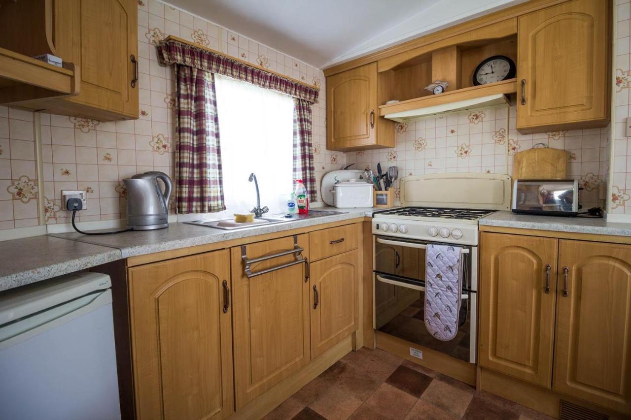 Hotel 6 Berth Caravan With Decking Nearby Heacham Beach In Norfolk Ref 21047A Exterior foto