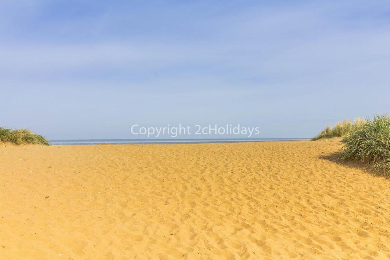 Hotel 6 Berth Caravan With Decking Nearby Heacham Beach In Norfolk Ref 21047A Exterior foto